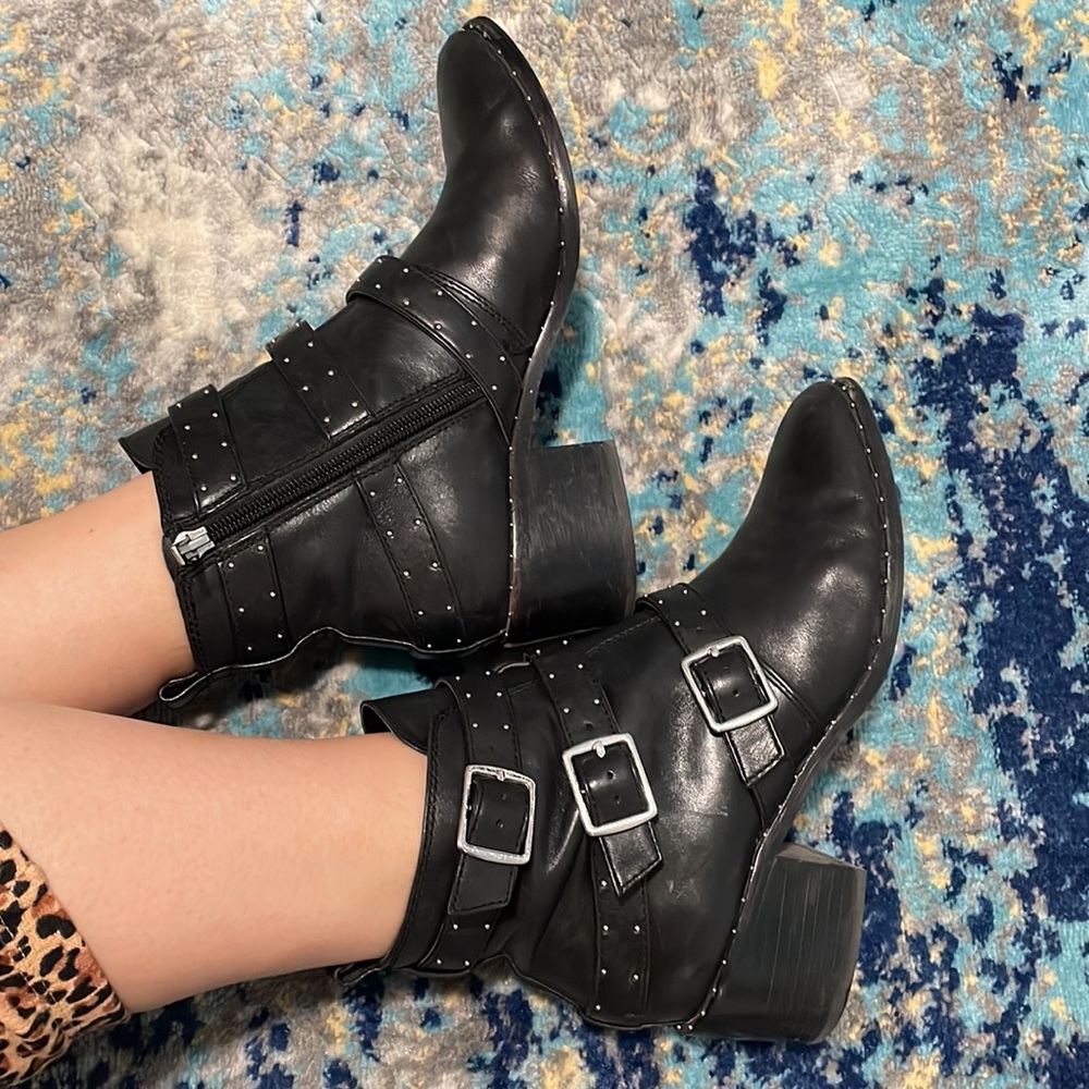 Lord and Taylor brand black buckled booties